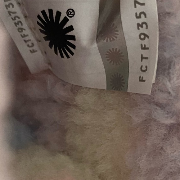 UGG Fluff You Cali Collage Pride Men 6 Fits Women’s 8 - Picture 13 of 13